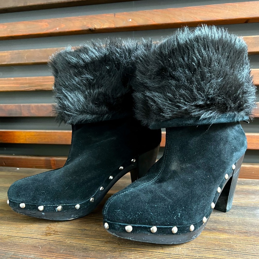 Fur lined, black suede Michael Korda boots, platform construction, size 10